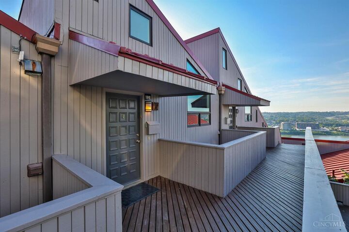 1040 Hatch Street  Cincinnati OH 45202 photo