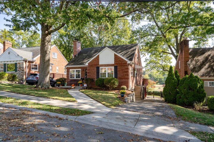 Property Photo:  4112 Paxton Woods Drive  OH 45209 