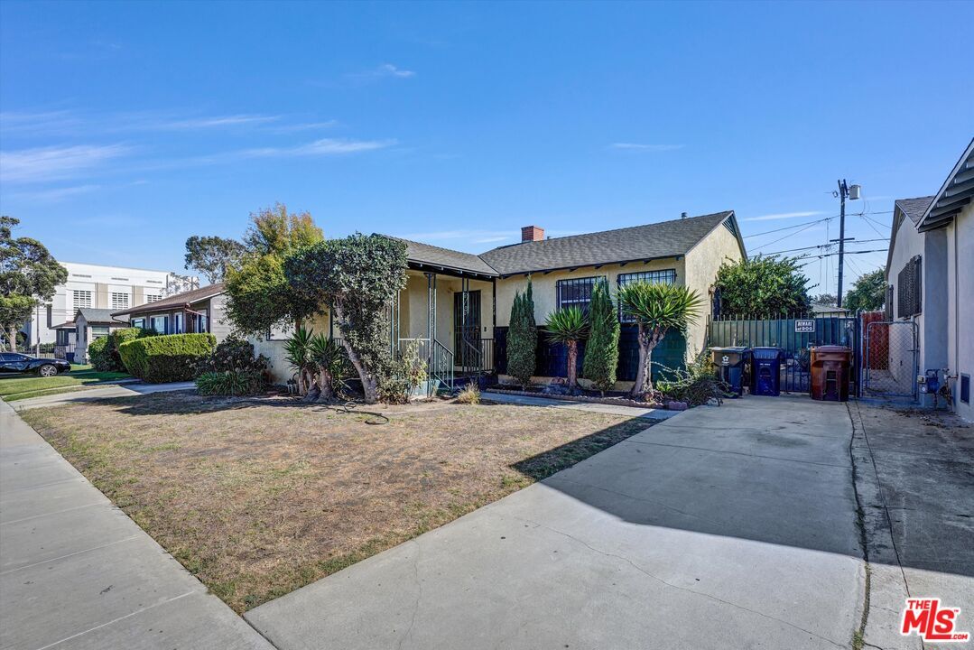 Property Photo:  1616 W 108th St  CA 90047 