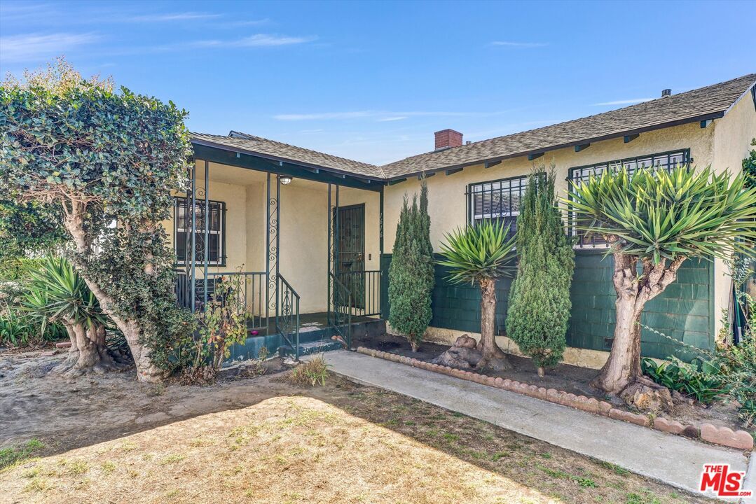 Property Photo: 1616 W 108th St CA 90047