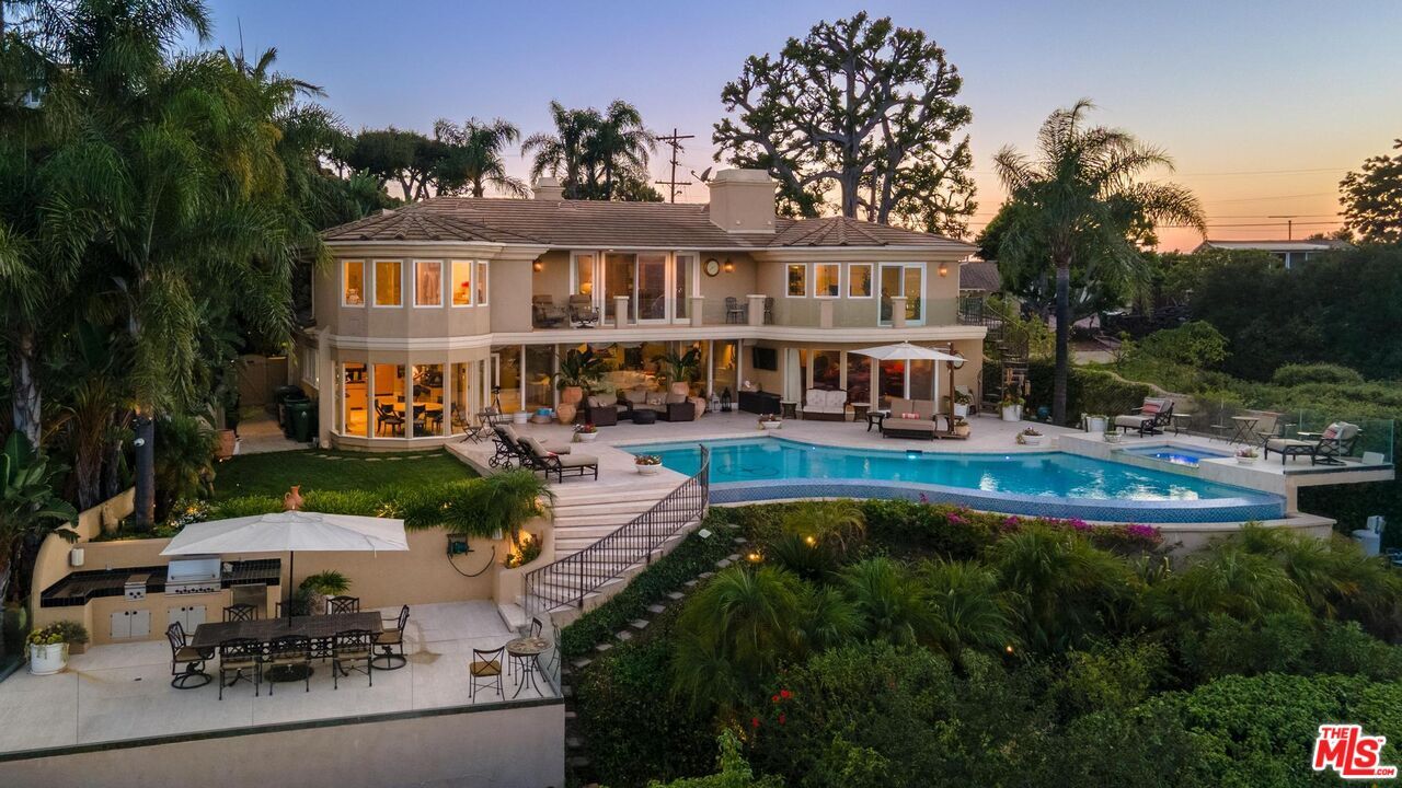 Property Photo:  7833 Torreyson Dr  CA 90046 