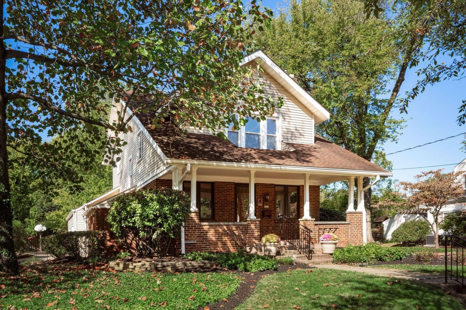 Property Photo: 1101 Elmwood Avenue OH 43212