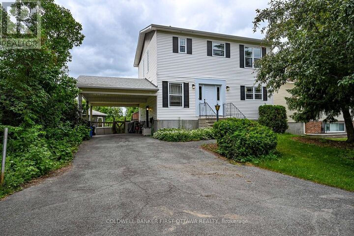 Property Photo:  22 Poole Creek Crescent  ON K2S 1G4 