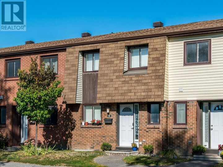Property Photo: 5C Woodvale Green ON K2G 4G9