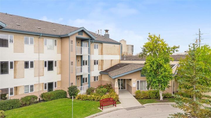 Property Photo:  873 Waverley Street  MB R3P 6C6 