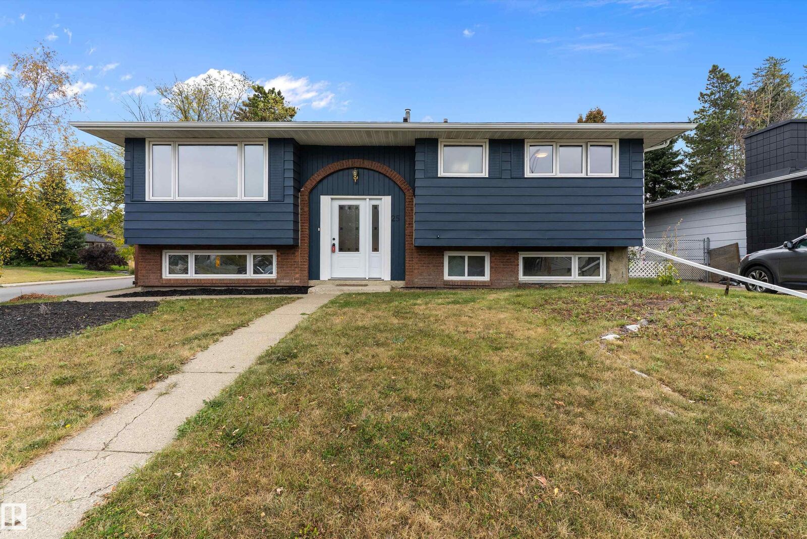 Property Photo:  25 Grant Avenue  AB T8A 3B7 