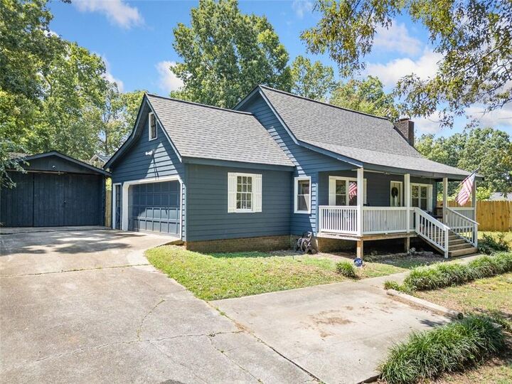 Property Photo: 354 Oakridge Drive SE GA 30121
