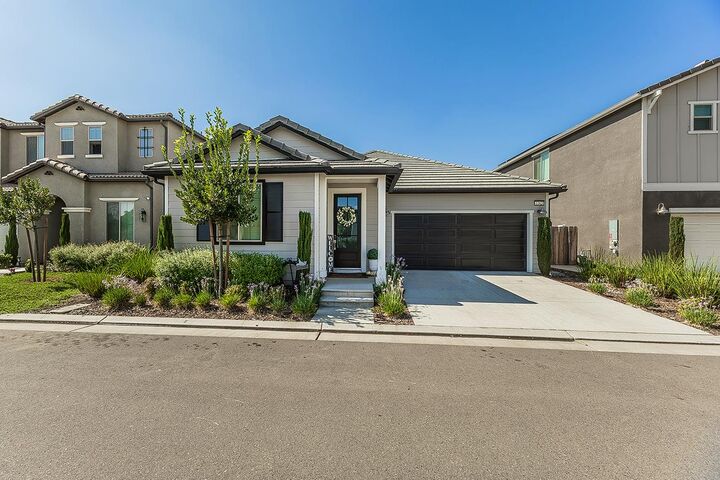 Property Photo:  1363 E Via Prato Drive  CA 93730 