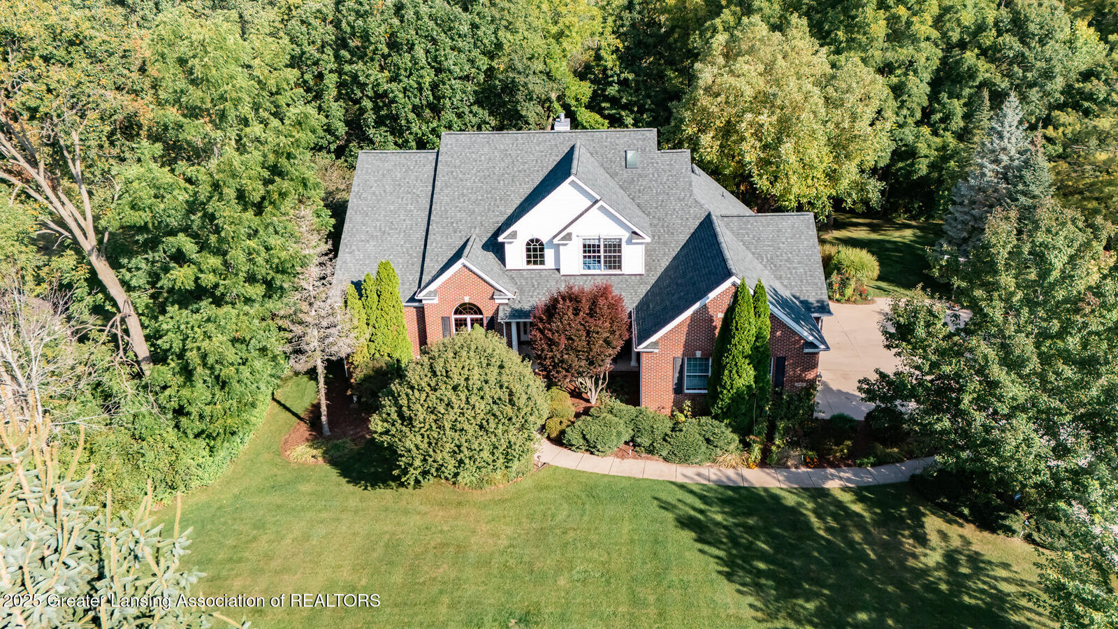 Property Photo:  4400 Selwood Court  MI 48895 