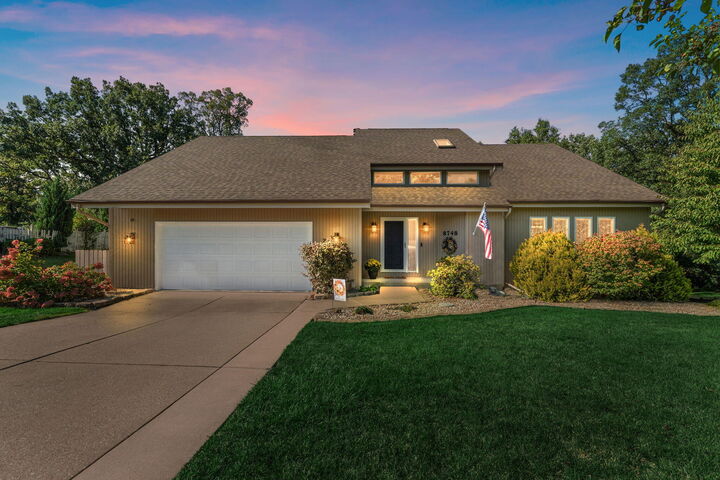 8748 Durbin Lane  Crown Point IN 46307 photo