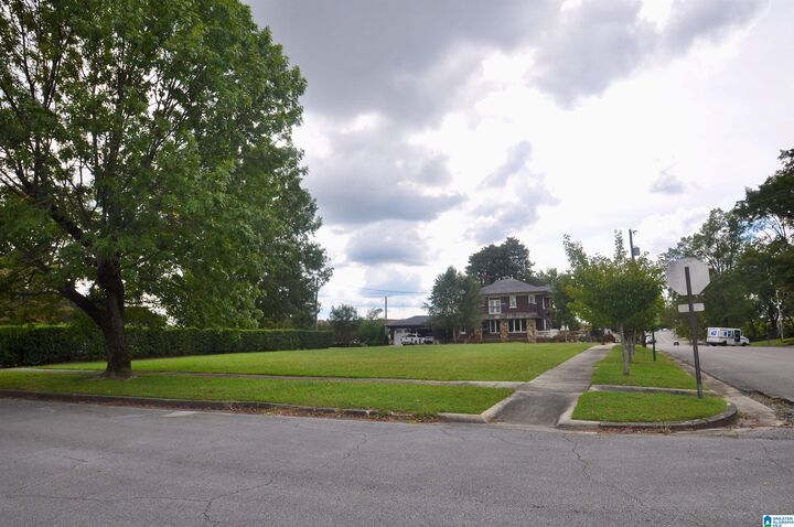 Property Photo: 201 SE 6th Avenue 3 AL 35055