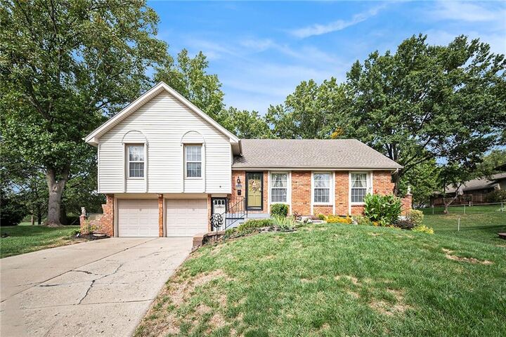 Property Photo:  2704 NE 67th Place  MO 64119 