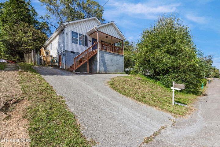 Property Photo: 1625 Lenland Ave TN 37920
