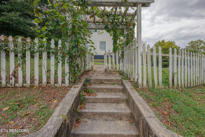 Property Photo:  409 E 2nd Ave  TN 37771 
