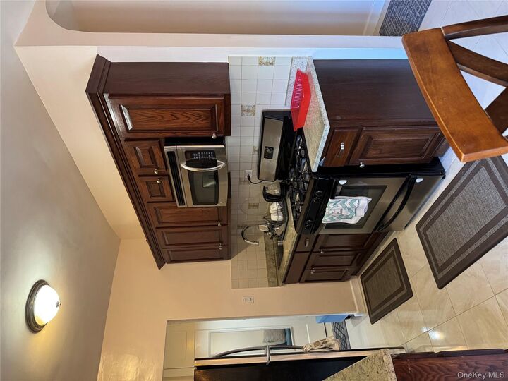 Property Photo:  2922 Barnes Avenue 6D  NY 10467 