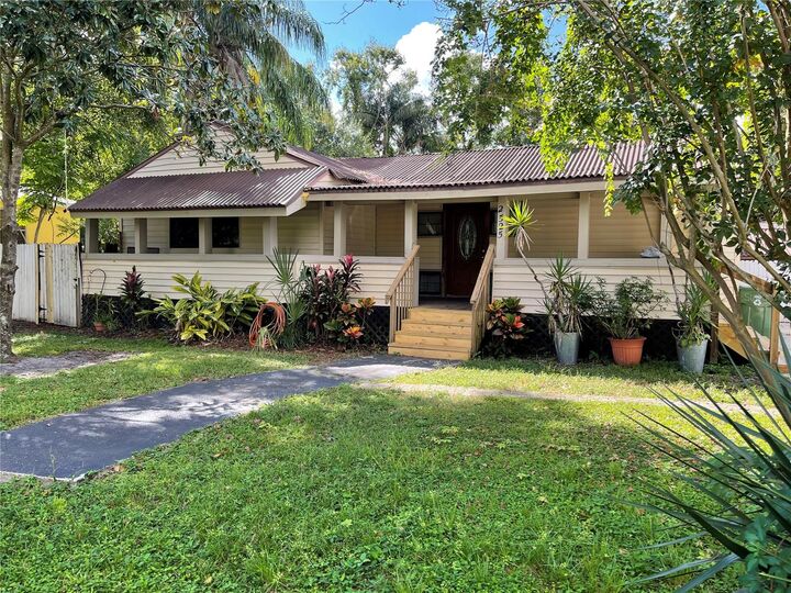 Property Photo: 2525 Emma Circle FL 33614