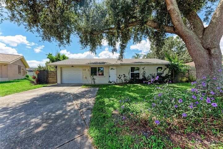 Property Photo: 6520 3rd Avenue NE FL 34208
