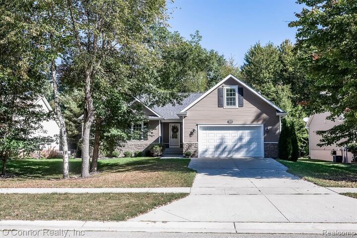 Property Photo:  5878 S Bob White Drive  MI 48074 4619 