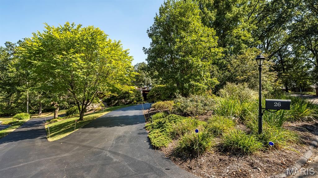 Property Photo:  26 Creekwood Lane  MO 63124 