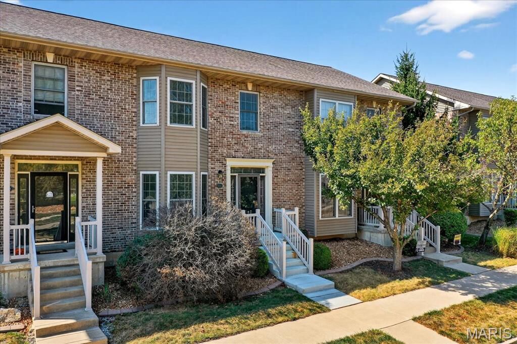 Property Photo:  544 Queens Court Place  MO 63376 