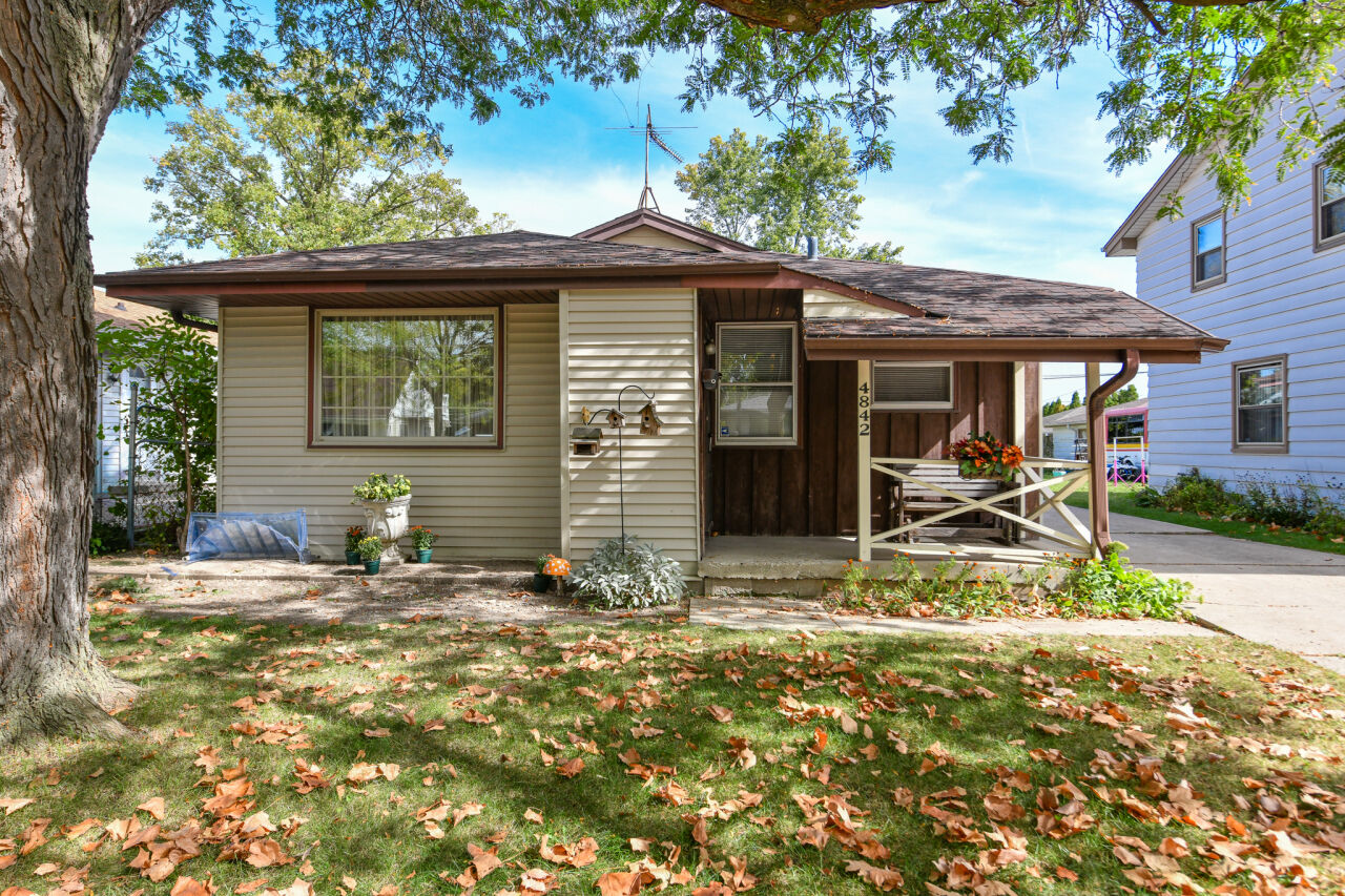 Property Photo:  4842 N 104th St  WI 53225 