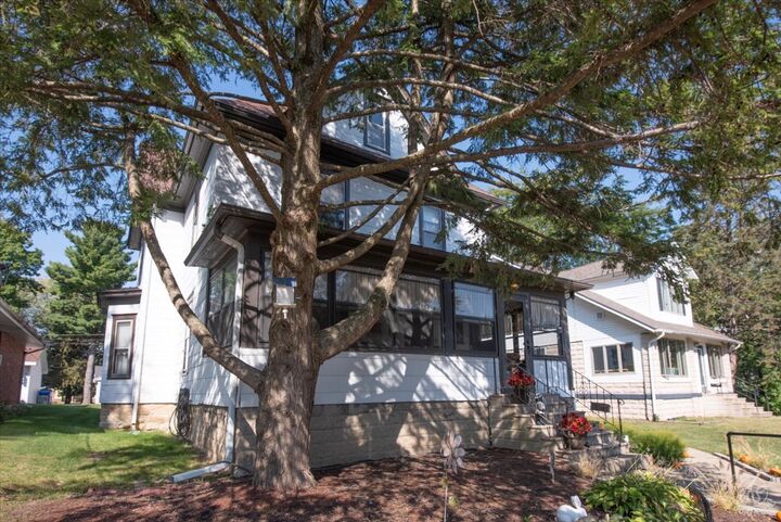 Property Photo: 847 S 1st Street IL 60115