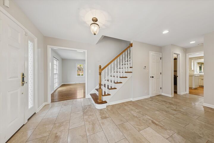 Property Photo:  18 Shelburne Drive  IL 60523 