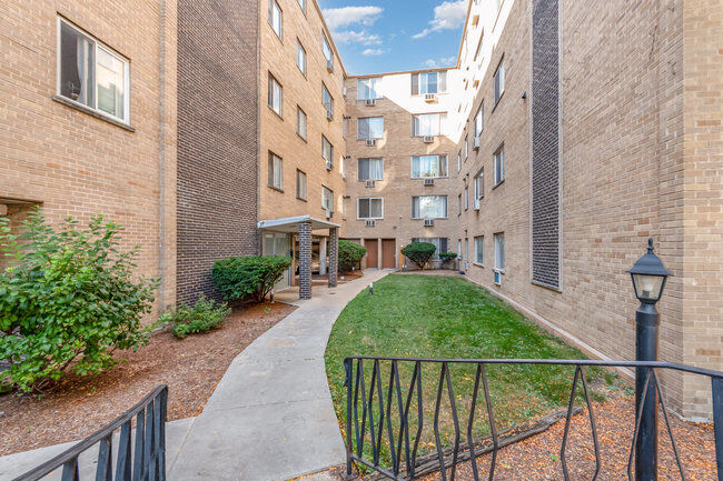 Property Photo: 7320 N Rogers Avenue 514 IL 60626