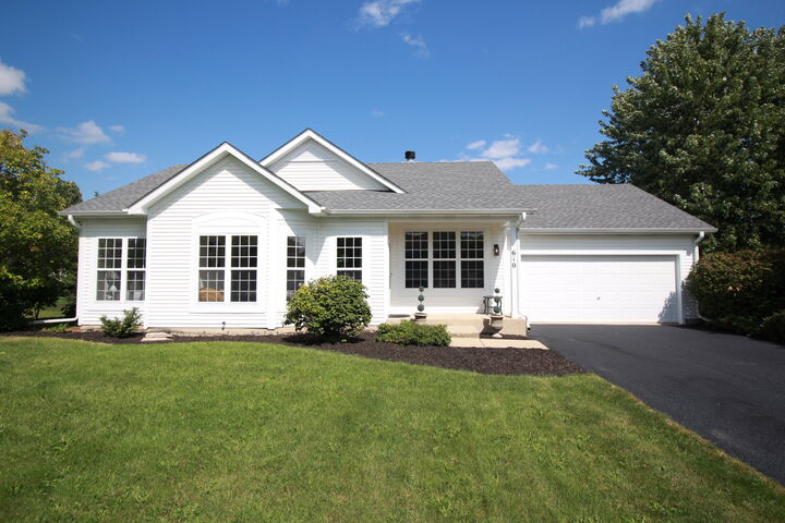 Property Photo: 610 Salem Circle IL 60543