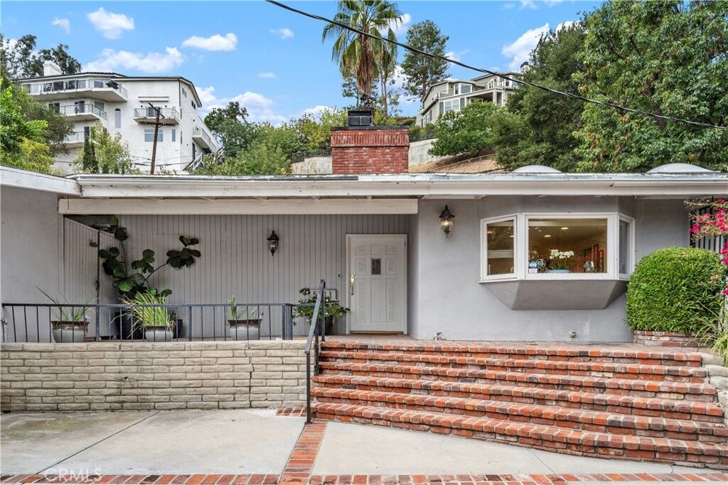 Property Photo:  5111 San Feliciano  CA 91364 