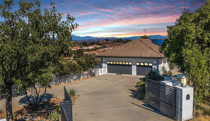 Property Photo: 40175 Paseo Sereno CA 92591