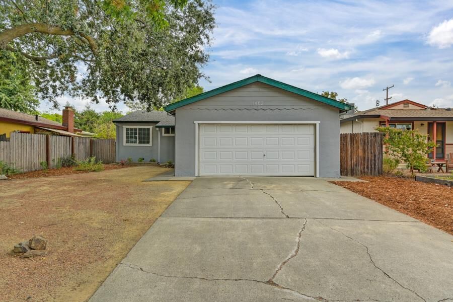 Property Photo:  1402 Spruce Lane  CA 95616 