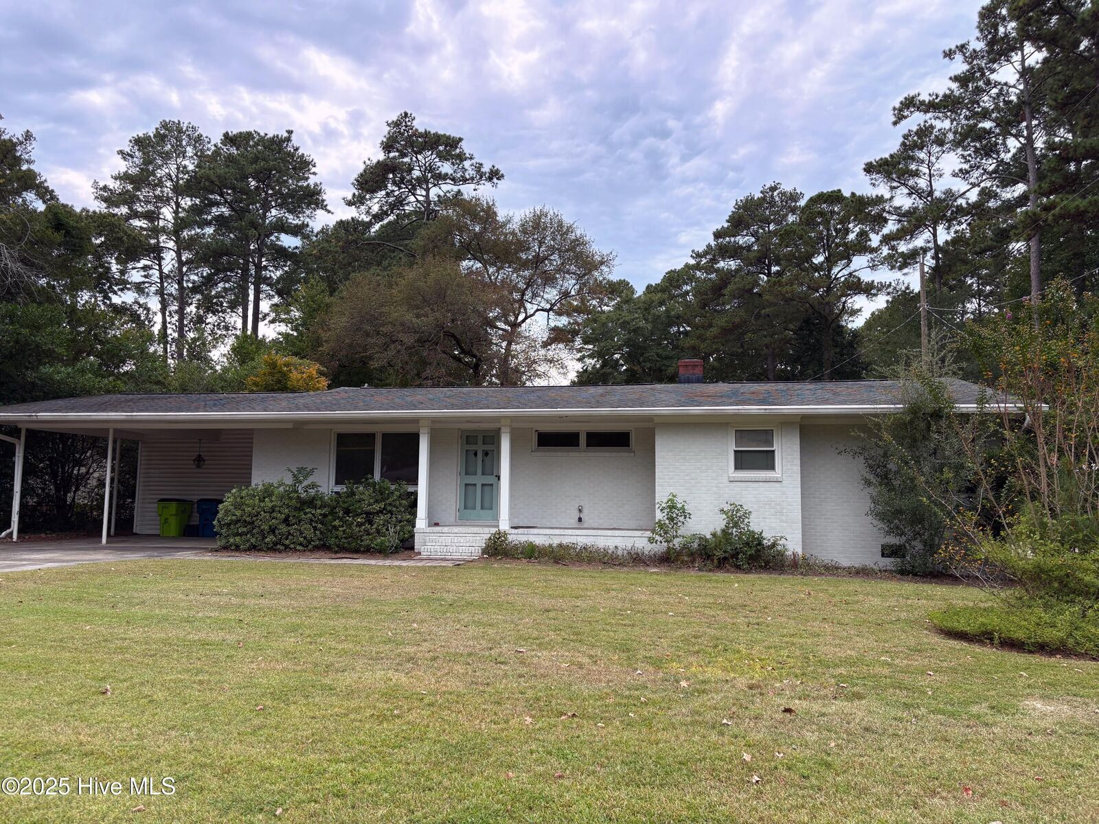Property Photo:  305 Country Club Drive  NC 28562 