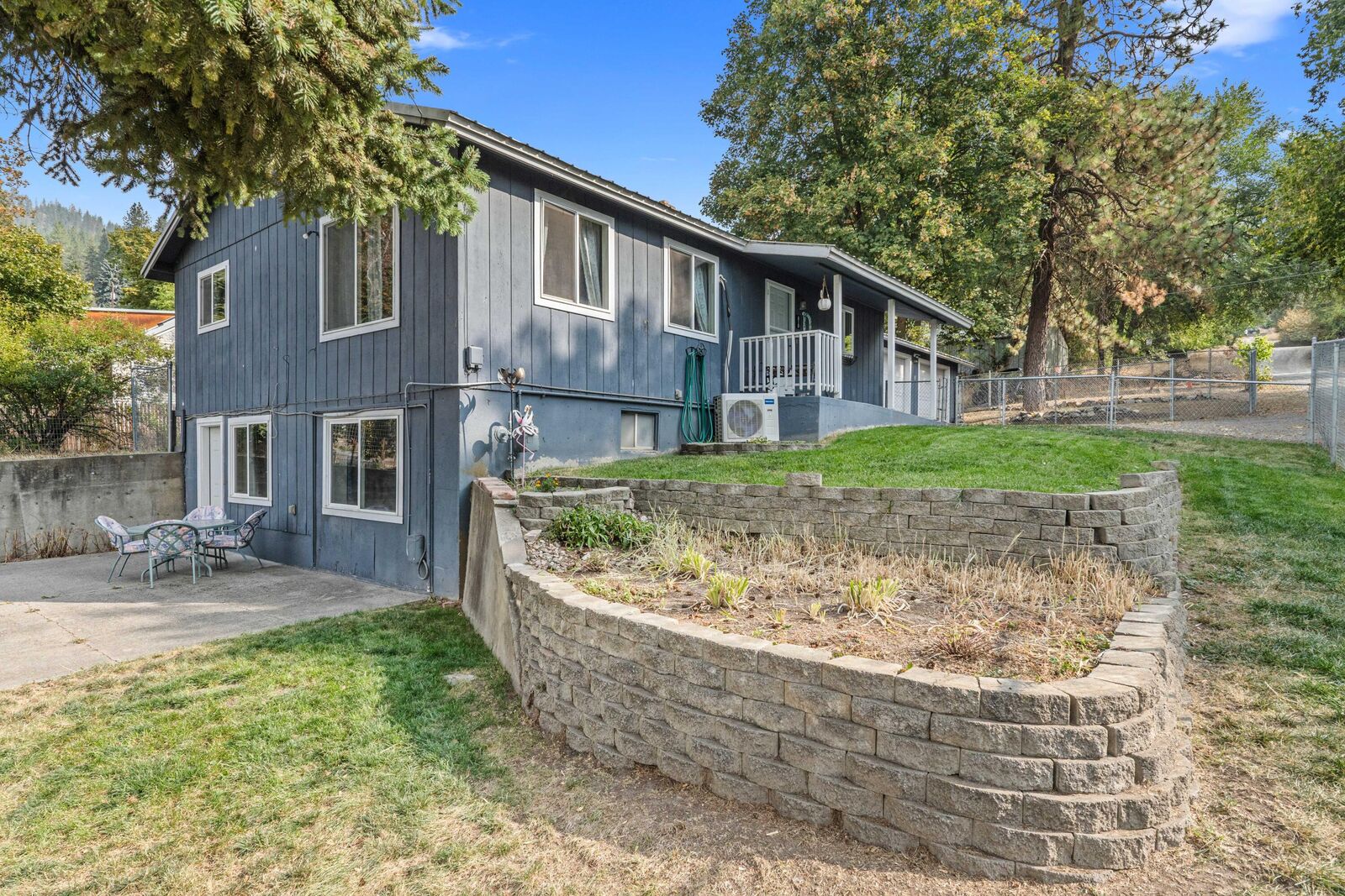 Property Photo:  810 N Elm St  WA 99114 