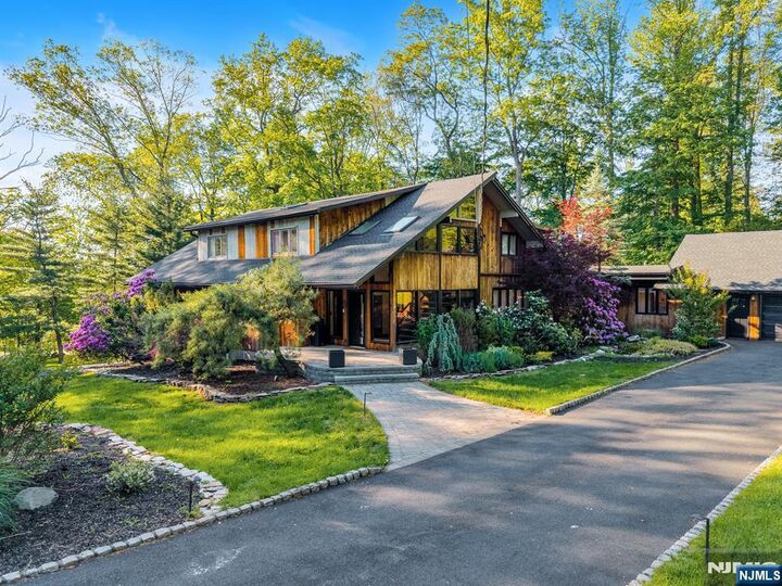 Property Photo:  18 Lomas Lane  NJ 07645 