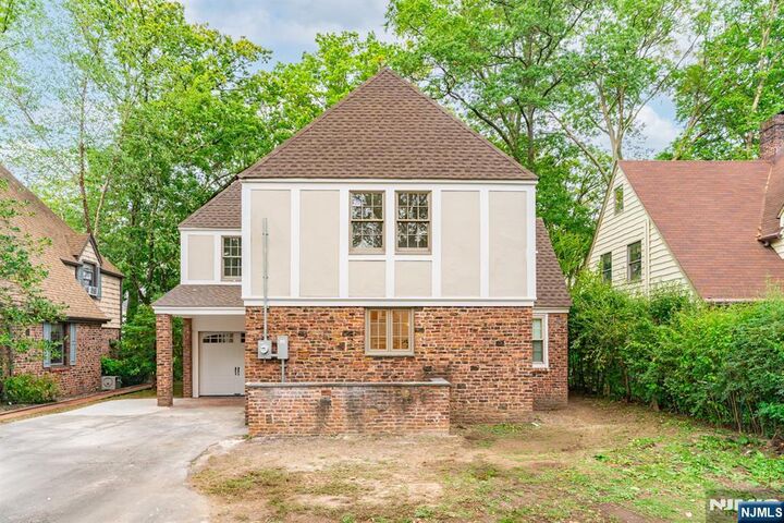 Property Photo:  8 Bristol Place  NJ 07410 