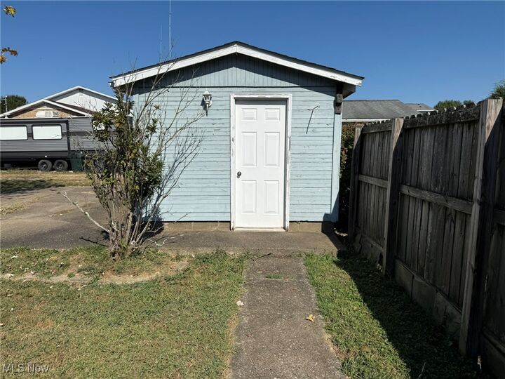 Property Photo:  603 Poplar Avenue  WV 26187