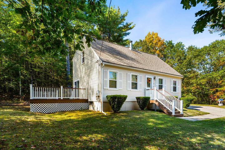 Property Photo:  13 Huckleberry Road  NH 03077 
