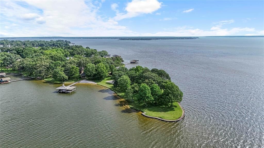 Property Photo: 555 Arrowwood Beach Road TX 75163