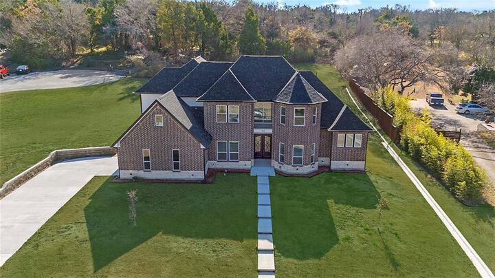 Property Photo:  702 Linkcrest Drive  TX 75137 