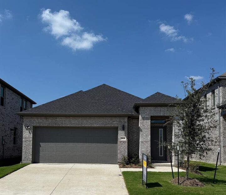 Property Photo: 5810 Briarcroft Drive TX 75071