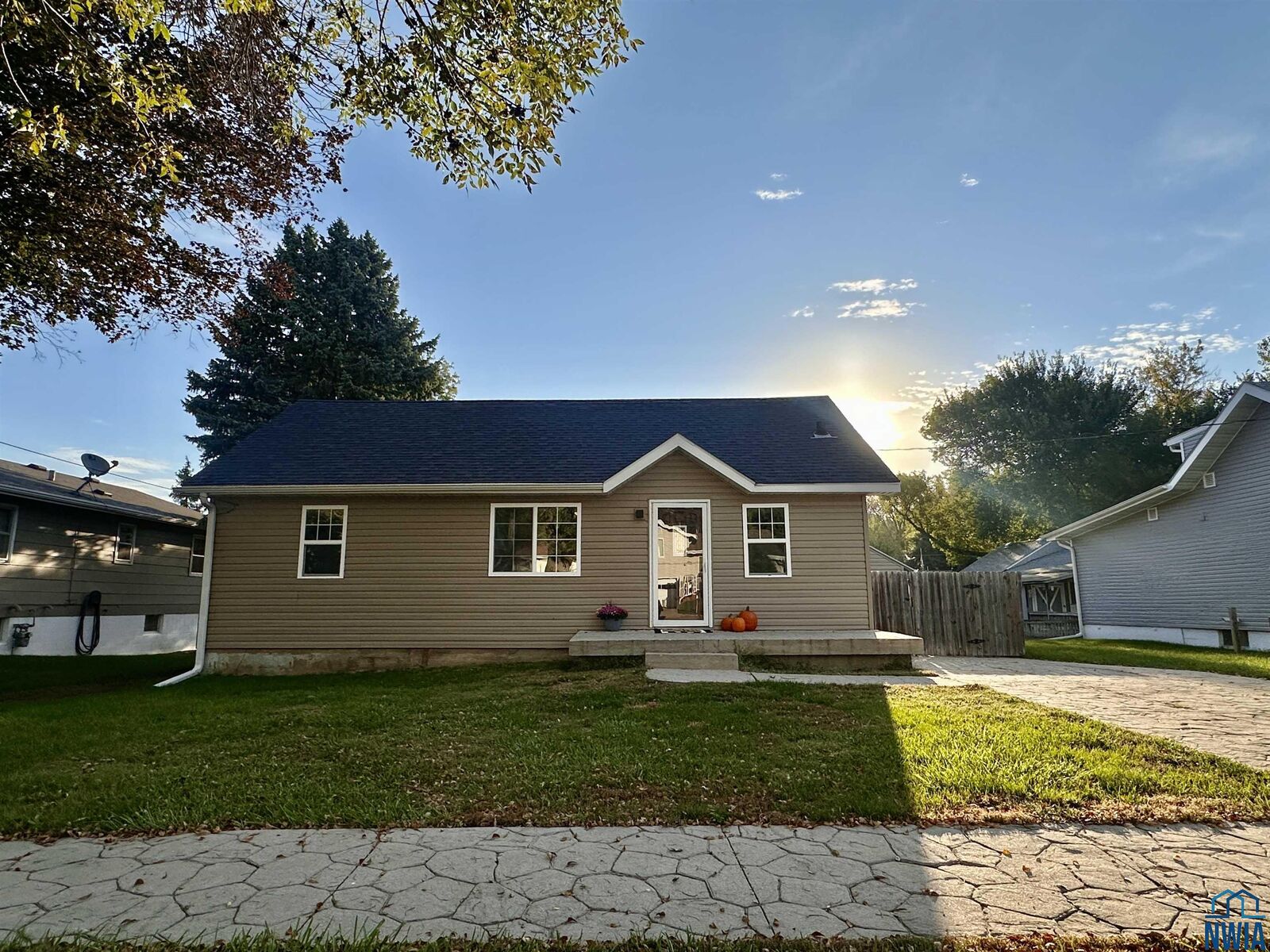 Property Photo: 218 S Davidson Street IA 51103