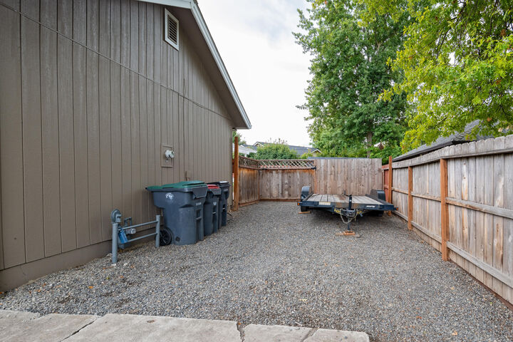Property Photo:  2966 Delta Waters Road  OR 97504 