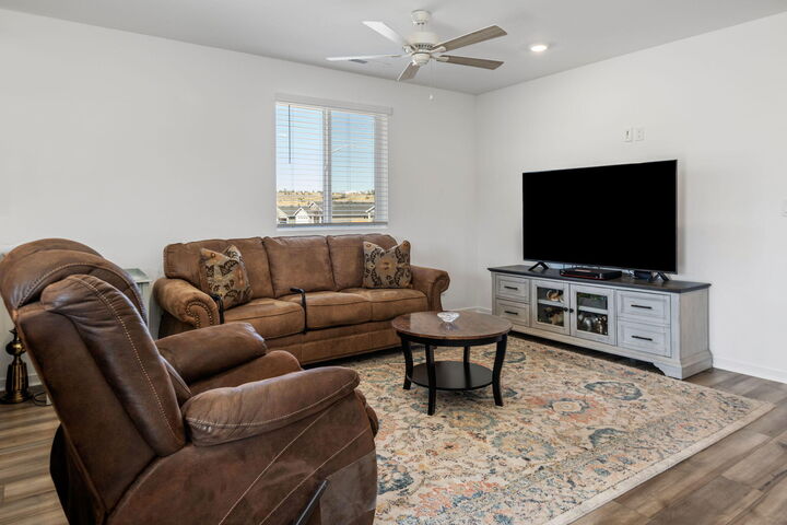 Property Photo:  643 NE McCampbell Street  OR 97741 