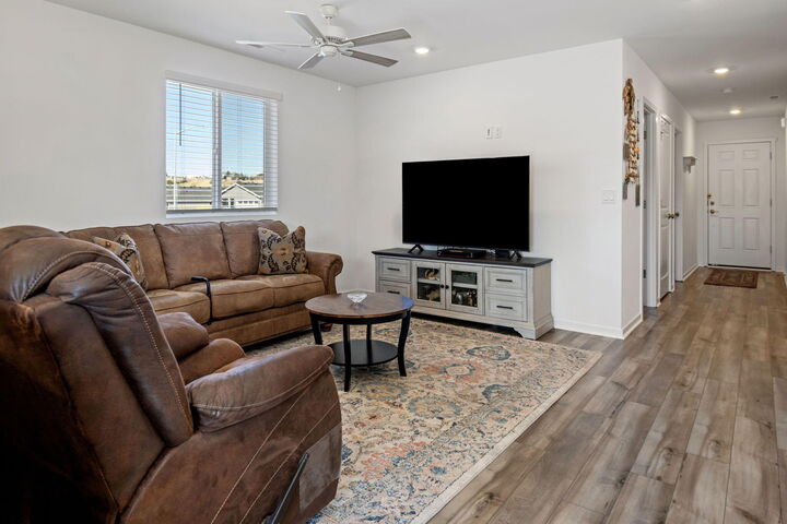 Property Photo: 643 NE McCampbell Street OR 97741