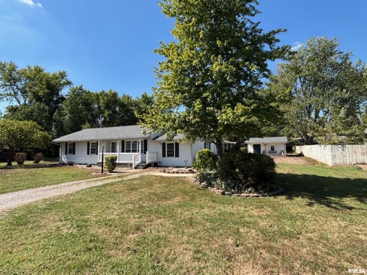 Property Photo:  2633 S Broadway Avenue  IL 62881 