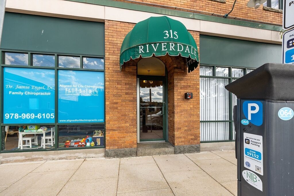 Property Photo:  315 Rantoul St 402  MA 01915 