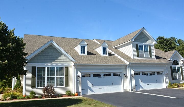 Property Photo:  44 Hopkins Circle 44  MA 01844 