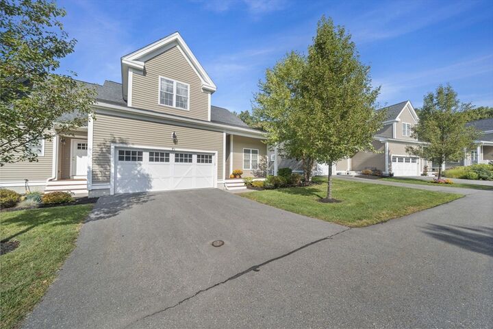 Property Photo:  7 Lilac Cir B  MA 01450 