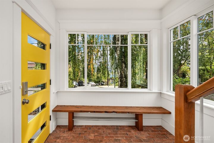 Property Photo:  464 N 42nd Street  WA 98103 